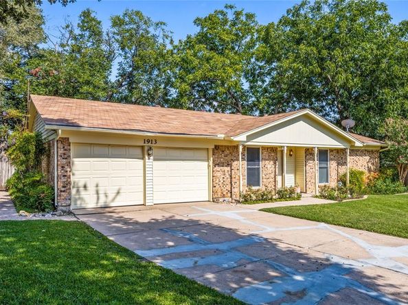 1913  Galahad Lane , Arlington Texas 76014