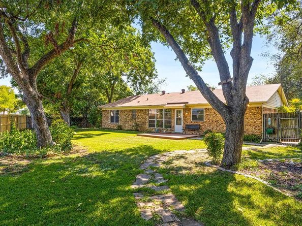 1913  Galahad Lane , Arlington Texas 76014