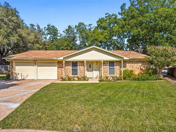 1913  Galahad Lane , Arlington Texas 76014
