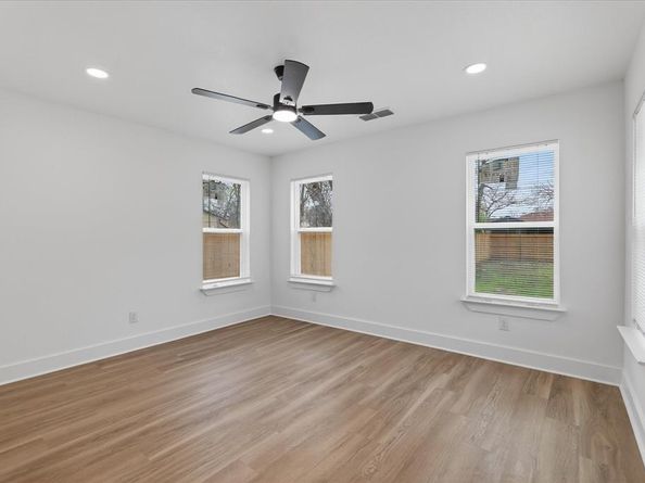 1227  Fernwood Avenue , Dallas Texas 75216