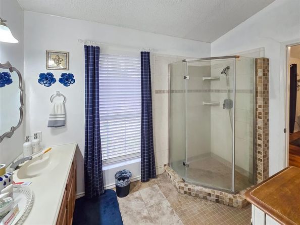 1004  Ashmount Lane , Arlington Texas 76017