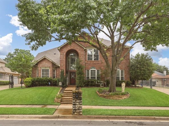7612  Oak Knoll Drive , North Richland Hills Texas 76182