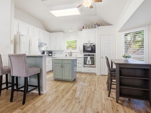 729  Bent Tree Court , Hurst Texas 76054