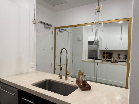 2200  Victory Avenue  2306, Dallas Texas 75219