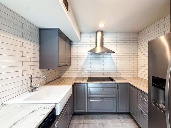 7450  Holly Hill Drive  103, Dallas Texas 75231