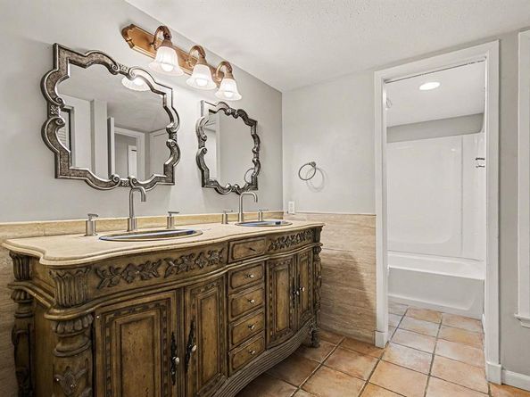 1606  Hawthorne Drive , Arlington Texas 76012