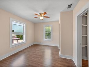 1038 E Maddox Avenue , Fort Worth Texas 76104