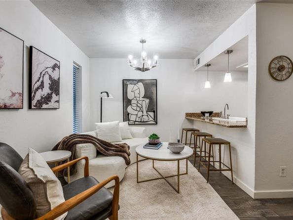 4525  Gilbert   204, Dallas Texas 75219