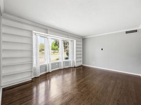 1636 W Red Bird Lane , Dallas Texas 75232