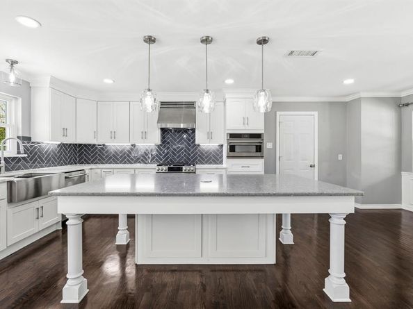 1636 W Red Bird Lane , Dallas Texas 75232