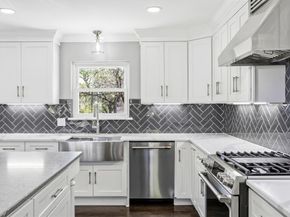 1636 W Red Bird Lane , Dallas Texas 75232