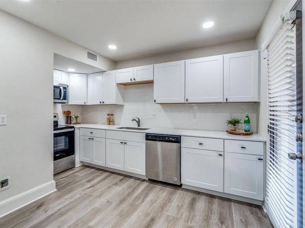 10211  Regal Oaks Drive  120, Dallas Texas 75230