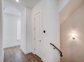 114 E Chester Court , Dallas Texas 75203
