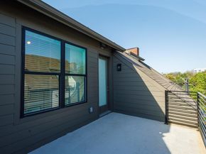 114 E Chester Court , Dallas Texas 75203