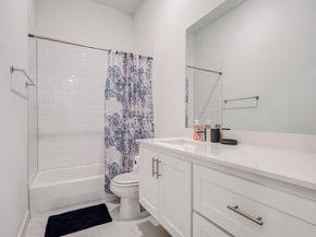 114 E Chester Court , Dallas Texas 75203