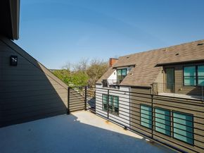 114 E Chester Court , Dallas Texas 75203