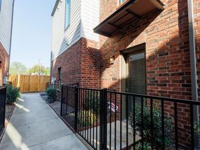 114 E Chester Court , Dallas Texas 75203