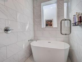 114 E Chester Court , Dallas Texas 75203
