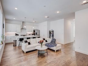 114 E Chester Court , Dallas Texas 75203