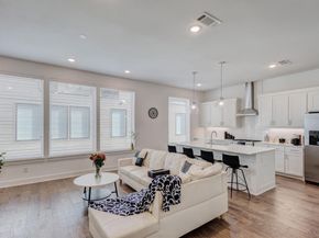 114 E Chester Court , Dallas Texas 75203