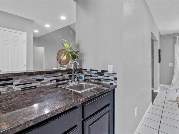 2113  Lavaca Trail , Carrollton Texas 75010