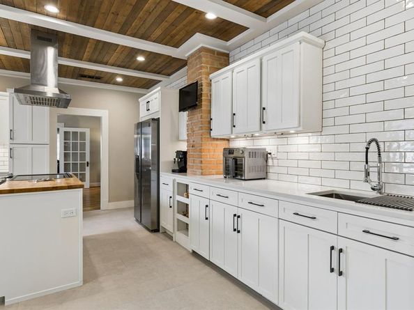 1011  Woodlawn Avenue , Dallas Texas 75208