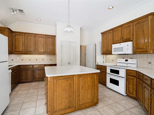 2426  Club Creek Boulevard , Garland Texas 75043