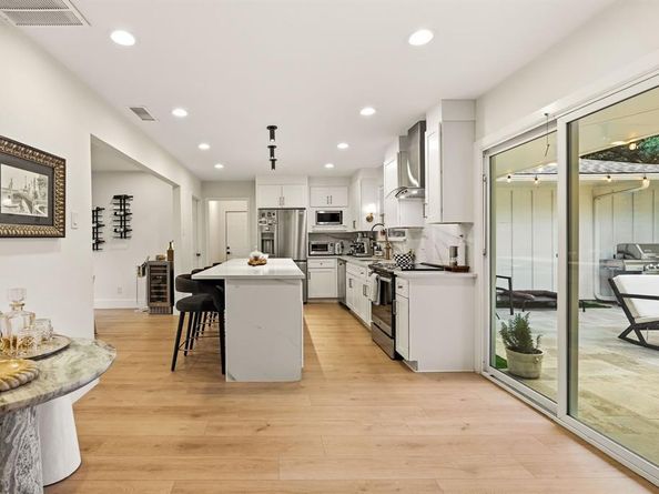7429  Tangleglen Drive , Dallas Texas 75248