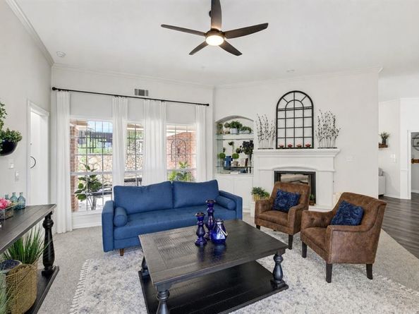 816  Lake View Court E, Crowley Texas 76036