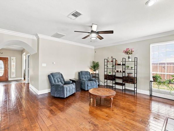 1221  Tralee Lane , Garland Texas 75044
