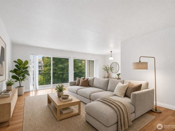 321 Bellevue Way SE 203, Bellevue WA 98004
