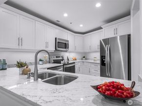9039 NE Juanita Drive 104, Kirkland WA 98034