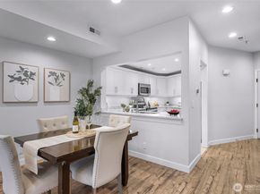 9039 NE Juanita Drive 104, Kirkland WA 98034