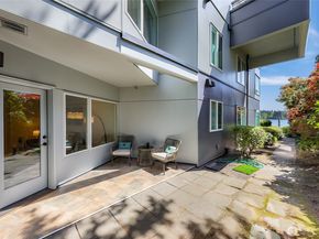 9039 NE Juanita Drive 104, Kirkland WA 98034