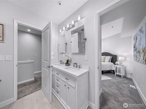 9039 NE Juanita Drive 104, Kirkland WA 98034