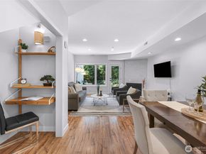 9039 NE Juanita Drive 104, Kirkland WA 98034