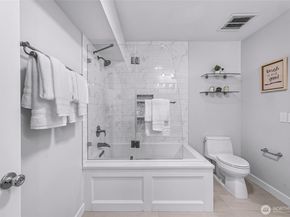9039 NE Juanita Drive 104, Kirkland WA 98034