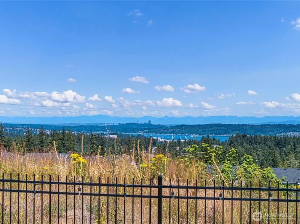 1379 Baker Heights Loop, Bremerton WA 98312