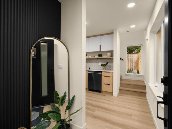 14039 Densmore Avenue N, Seattle WA 98133