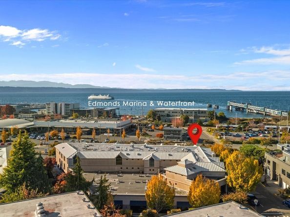 110 James Street 301, Edmonds WA 98020
