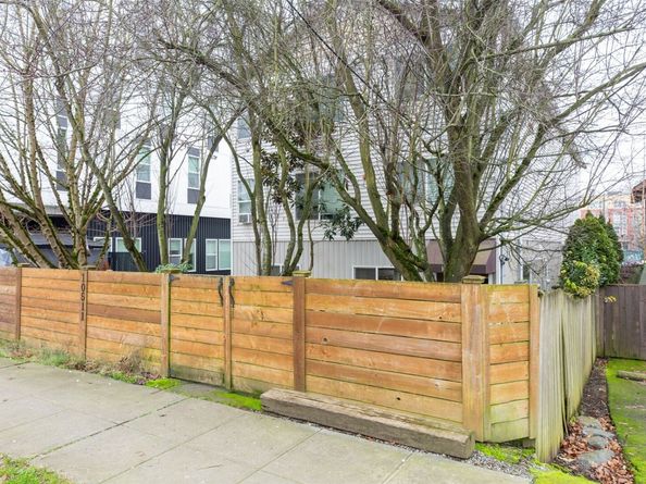 10511 Midvale Avenue N 101, Seattle WA 98133
