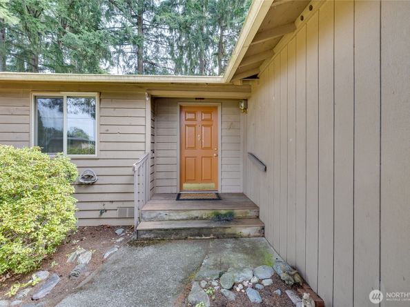 26312 Woodland Way S, Kent WA 98030