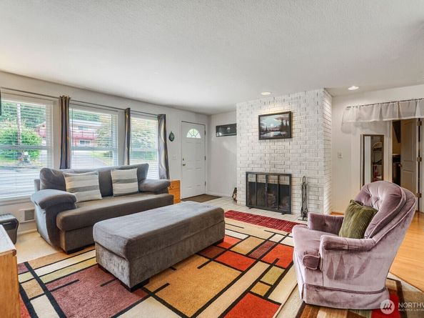 17415 128 Avenue SE, Renton WA 98058