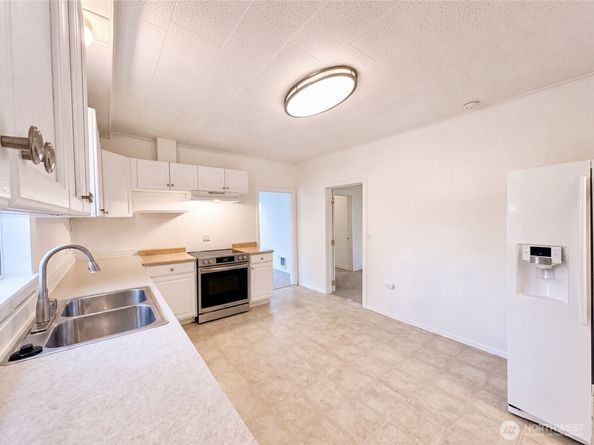 7507 Lower Ridge Road, Everett WA 98203