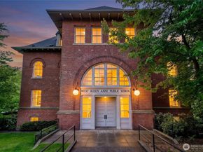 1401 5th Avenue W 306, Seattle WA 98119
