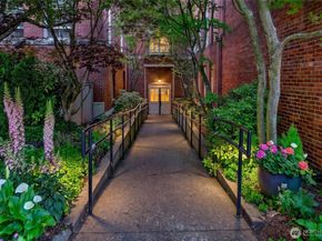 1401 5th Avenue W 306, Seattle WA 98119