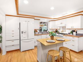 15727 Cascadian Way, Bothell WA 98012