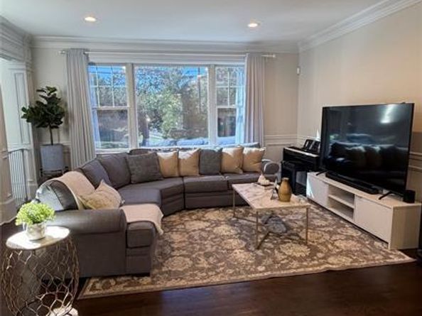119 Lakeview Avenue, Leonia NJ 07605