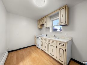 539 Hillside Street, Ridgefield NJ 07657