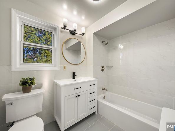 539 Hillside Street, Ridgefield NJ 07657